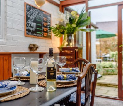 Summer Hayes Dining Room - StayCotswold