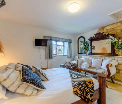 Summer Hayes Double Bed - StayCotswold