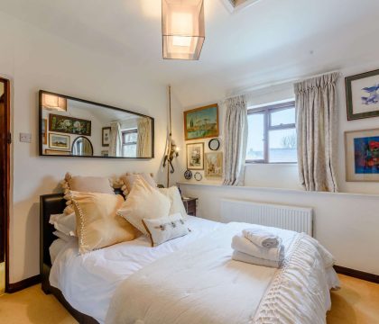 Summer Hayes Double Bed - StayCotswold