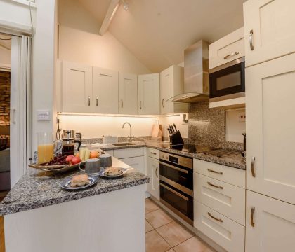 Oxbow Cottage Kitchen - StayCotswold