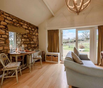 Oxbow Cottage Dining Area - StayCotswold