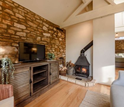 Oxbow Cottage Television - StayCotswold