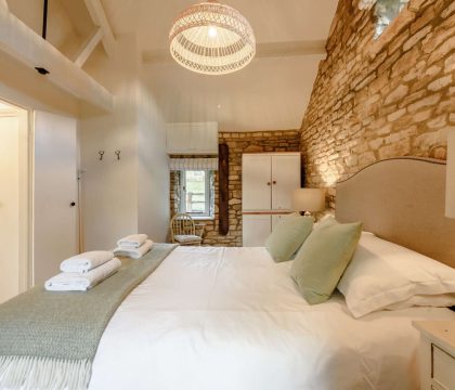 Oxbow Cottage Double Bedroom - StayCotswold