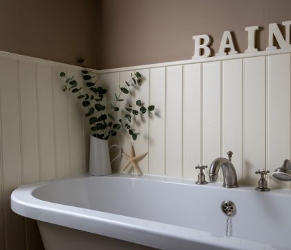 The Forge Family Bathroom - StayCotswold