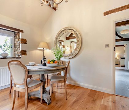 Perry Cottage Dinning Area - StayCotswold