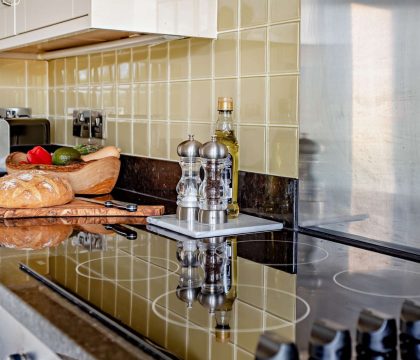 Perry Cottage Kitchen - StayCotswold