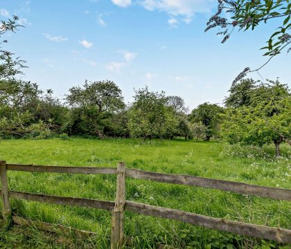 Perry Cottage Garden View - StayCotswold