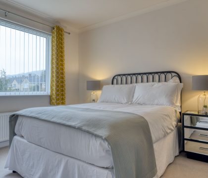 Hillside Bedroom 2 - StayCotswold