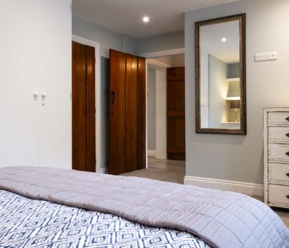 Macs Leap Bedroom 2 - StayCotswold