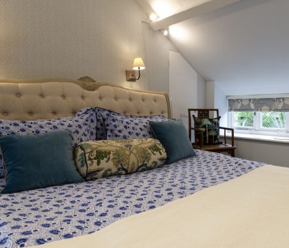 Macs Leap Master Bedroom - StayCotswold