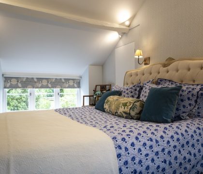 Macs Leap Master Bedroom - StayCotswold