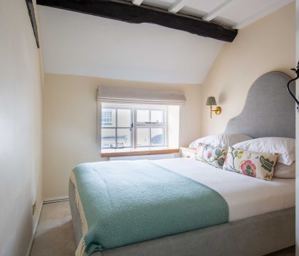 Cub Cottage Bedroom 2 - StayCotswold
