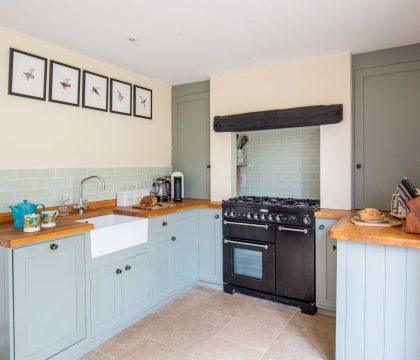 Cub Cottage Kitchen - StayCotswold