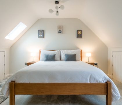 Agatha Bear Cottage Master Bedroom - StayCotswold