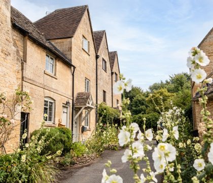 Honeysuckle Cottage Garden - StayCotswold