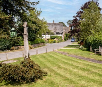 Honeysuckle Cottage Garden - StayCotswold