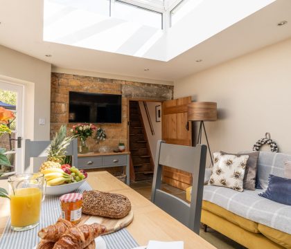 Honeysuckle Cottage Dining Room - StayCotswold