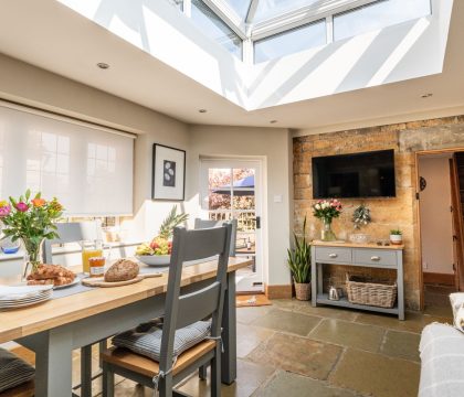 Honeysuckle Cottage Dining Room - StayCotswold