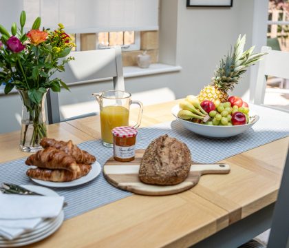 Honeysuckle Cottage Dining Room - StayCotswold