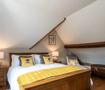 Honeysuckle Cottage Bedroom 2 - StayCotswold