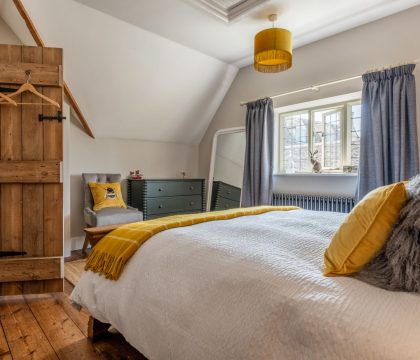 Honeysuckle Cottage Bedroom 2 - StayCotswold