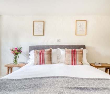 Post Office Cottage Master Bedroom - StayCotswold