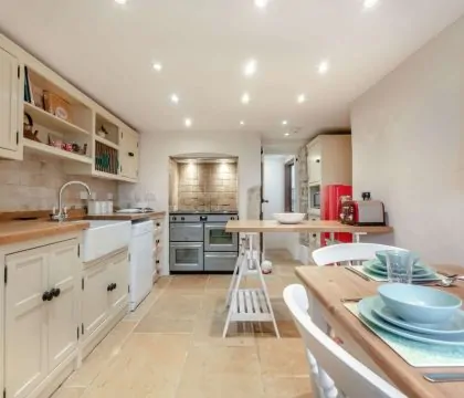 Primrose Cottage Kitchen - StayCotswold