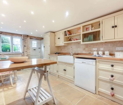 Primrose Cottage Kitchen - StayCotswold