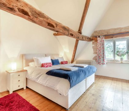 Primrose Cottage Master Bedroom - StayCotswold