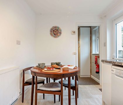 The Old Sweet Shop Kitchen/Diner - StayCotswold
