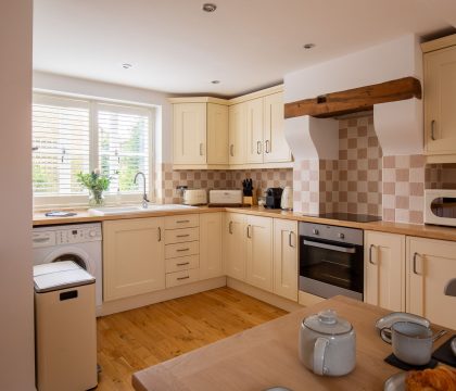 Devon House Cottage Kitchen - StayCotswold