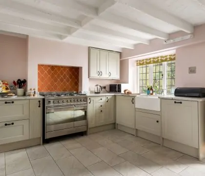Archway House Kitchen - StayCotswold
