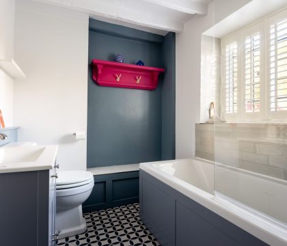 Archway House Family Bathroom - StayCotswold