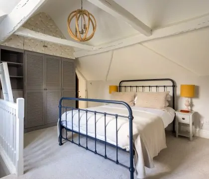 Archway House Bedroom 2 - StayCotswold