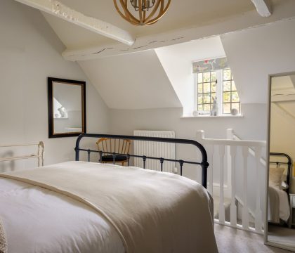 Archway House Bedroom 2 - StayCotswold