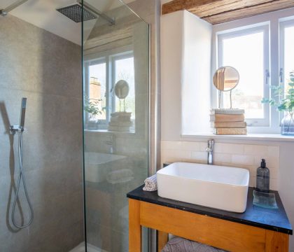 The Bothy Master Bedroom Ensuite - StayCotswold