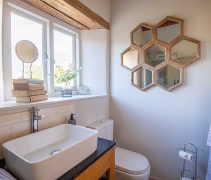 The Bothy Master Bedroom Ensuite - StayCotswold