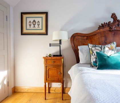 The Sycamore Master Bedroom - StayCotswold