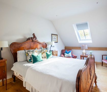 The Sycamore Master Bedroom - StayCotswold