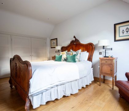 The Sycamore Master Bedroom - StayCotswold