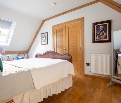 The Sycamore Master Bedroom - StayCotswold