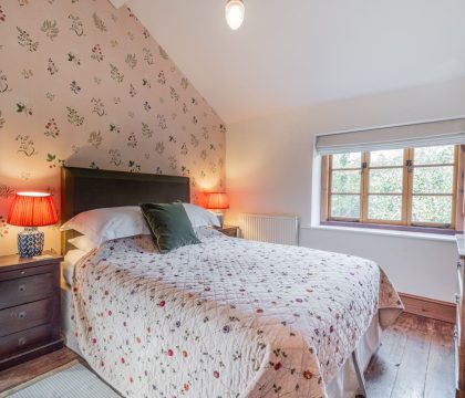 River Cottage Bedroom 2 - StayCotswold