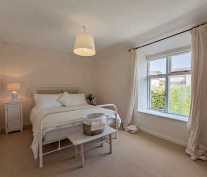 2 Orchard Cottages Double Bedroom - StayCotswold