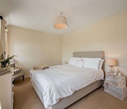 2 Orchard Cottages Double Bedroom - StayCotswold