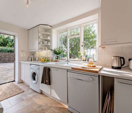 2 Orchard Cottages Kitchen - StayCotswold