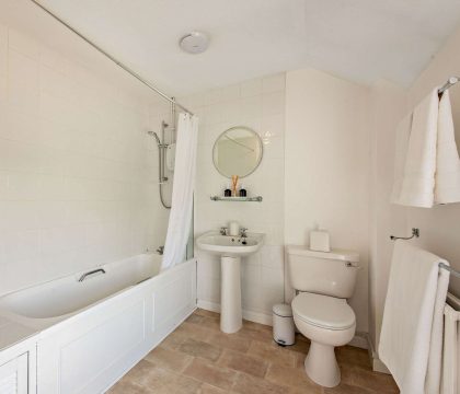 2 Orchard Cottages Bathroom - StayCotswold