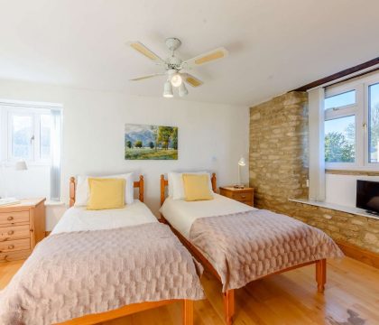 Steps Cottage Twin Room - StayCotswold