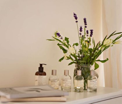 2 Orchard Cottages Double Bedroom - StayCotswold
