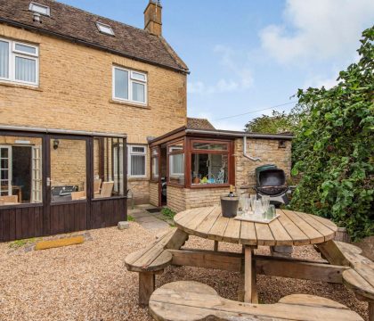 Steps Cottage Patio - StayCotswold