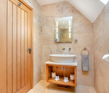 Yew Barn Family Bathroom - StayCotswold